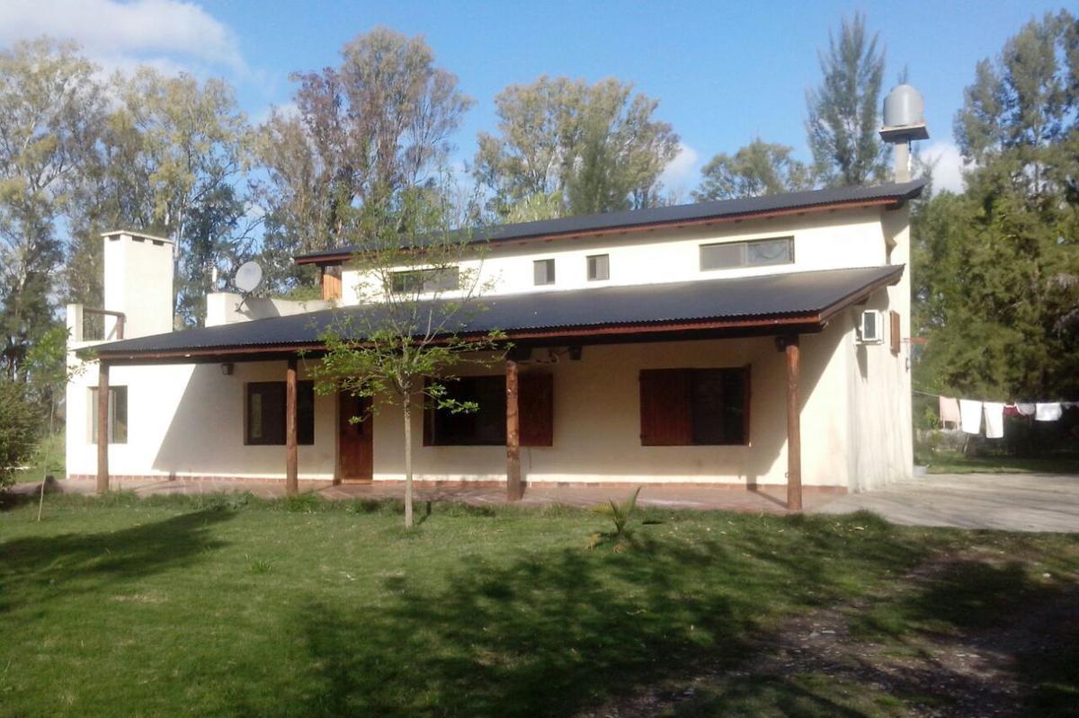Casa en venta - 4 dormitorios 5 baños - cocheras - 2870mts2 - Barrio Las Golondrinas