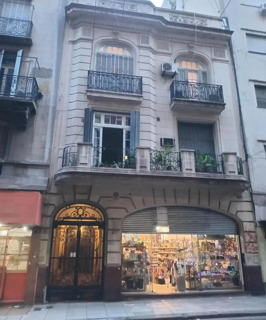 Departamento en venta - 4 Dormitorios 2 Baños - San Nicolás 1