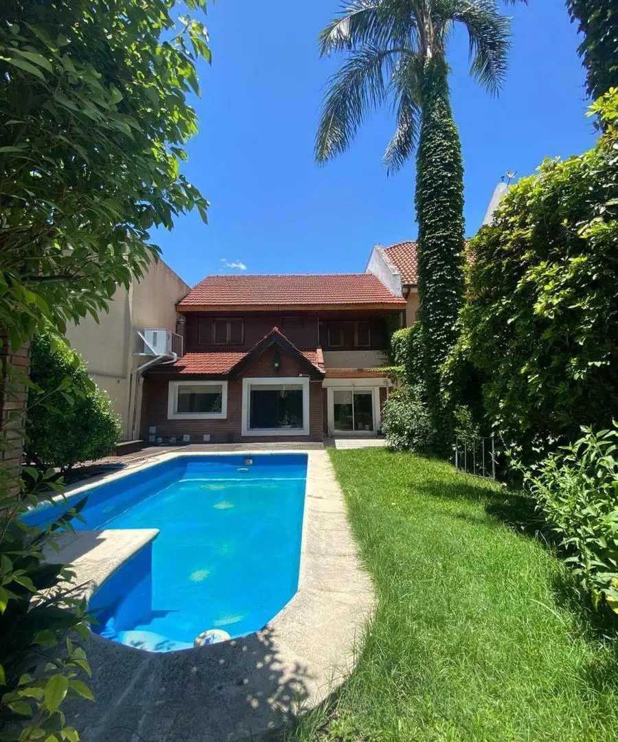 Casa en venta - 4 Dormitorios 3 Baños - La Matanza 1