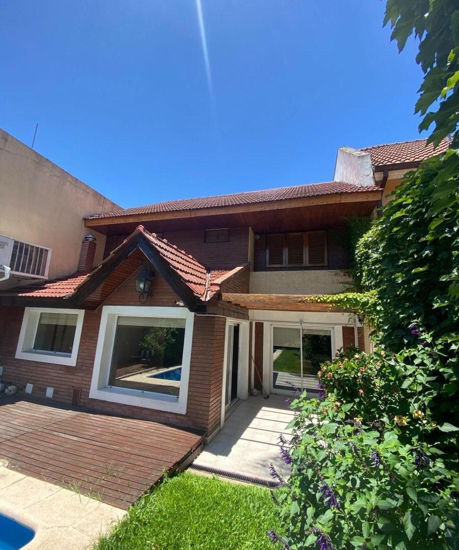 Casa en venta - 4 Dormitorios 3 Baños - La Matanza