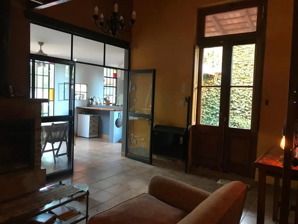 Casa en venta - 4 Dormitorios 3 Baños 2 Cocheras - 566Mts2 - Mercedes 3