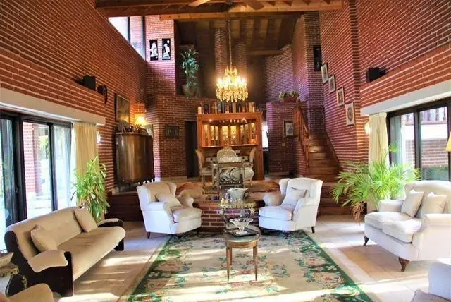 Casa en venta - 6 dormitorios 5 baños - patio pileta deposito - 1390 mts2 - Pilar 3