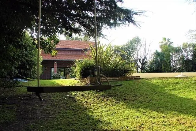 Casa en venta - 6 dormitorios 5 baños - patio pileta deposito - 1390 mts2 - Pilar 1