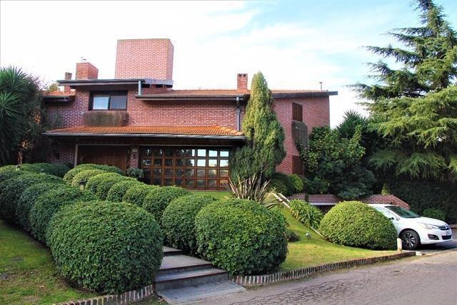 Casa en venta - 6 dormitorios 5 baños - patio pileta deposito - 1390 mts2 - Pilar