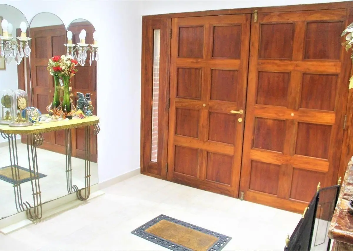 Casa en venta - 6 dormitorios 5 baños - patio pileta deposito - 1390 mts2 - Pilar 5