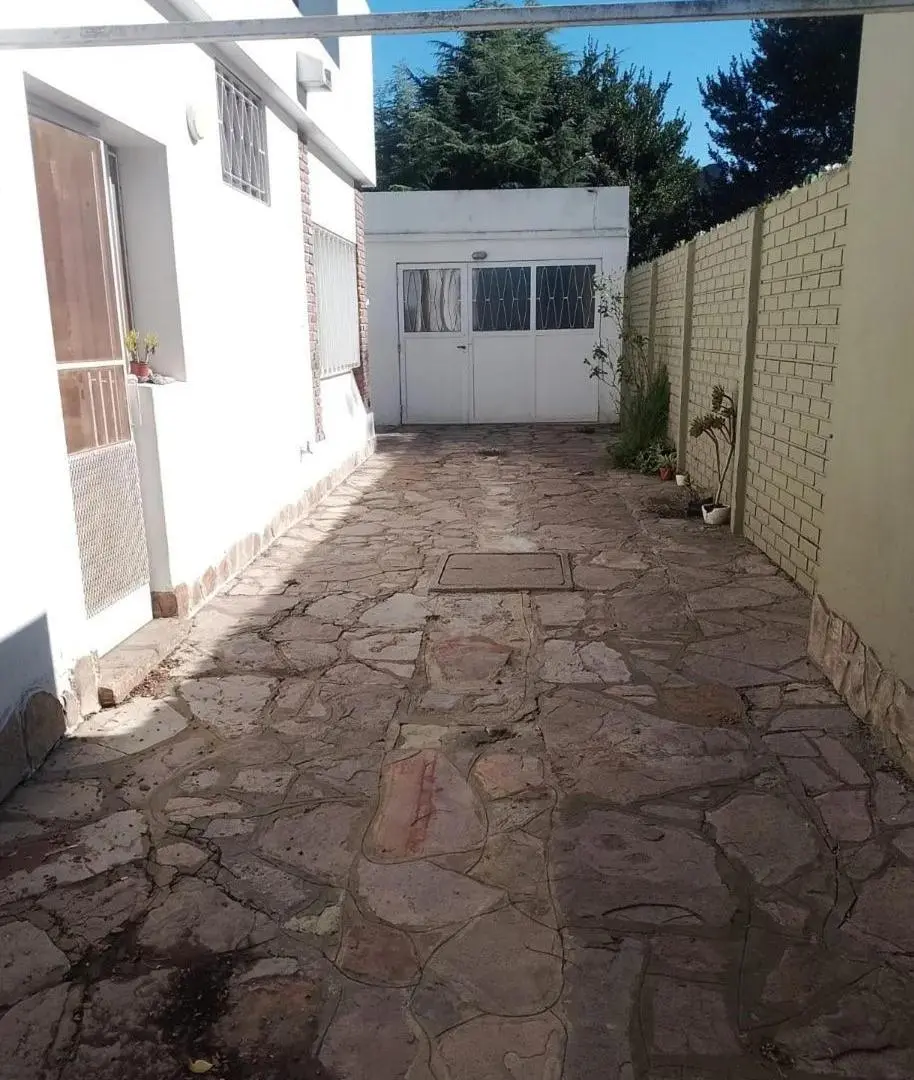 Casa en venta - 2 Dormitorios 2 Baños - Azul 3