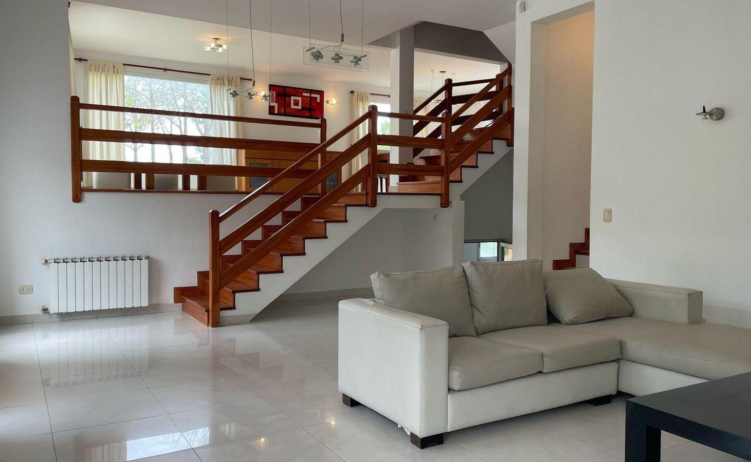 Casa en venta - 5 Dormitorios 2 Baños - 1.024Mts2 - Pinamar