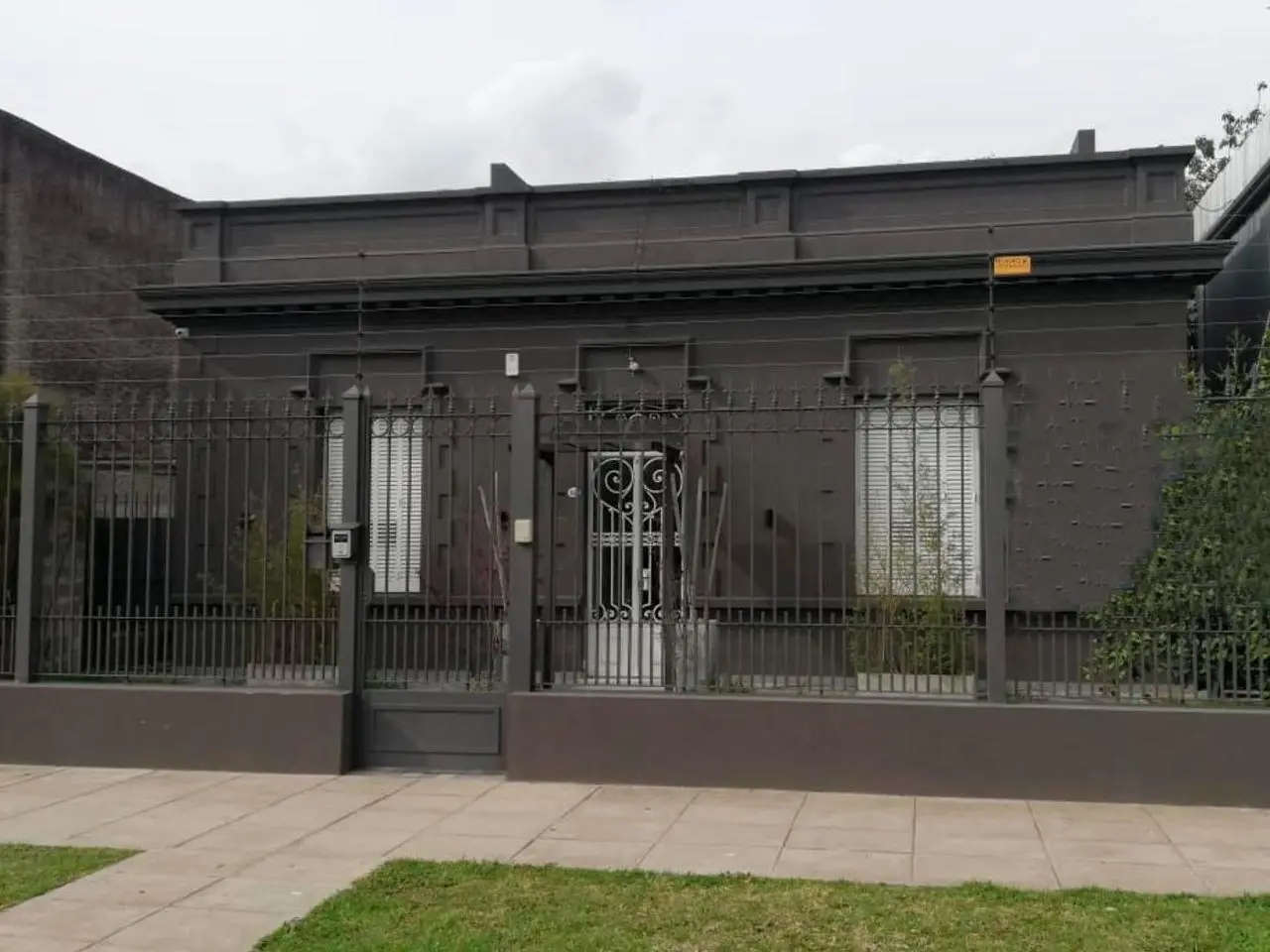 Casa en venta - 4 Dormitorios 3 Baños - 558Mts2 - Temperley 1