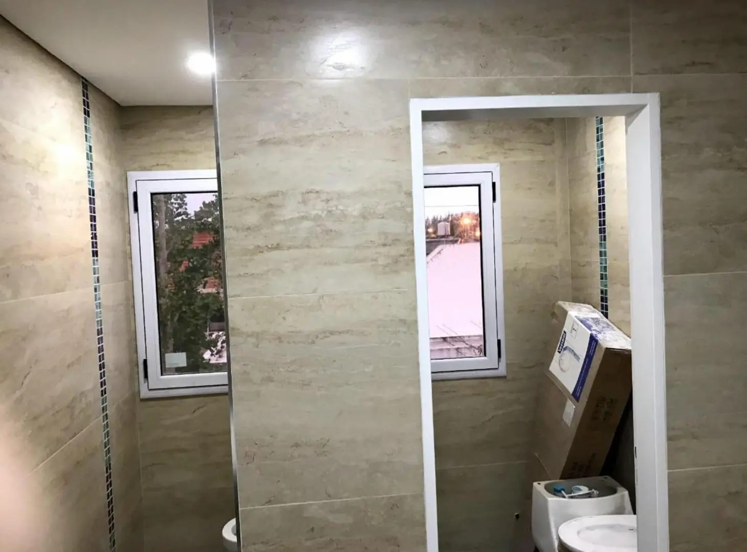 Casa en venta - 4 Dormitorios 3 Baños - 558Mts2 - Temperley 5