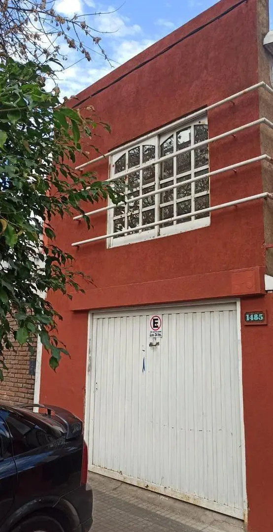 Casa en venta - 4 dormitorios 4 baños - 186mts2 - La Plata 2