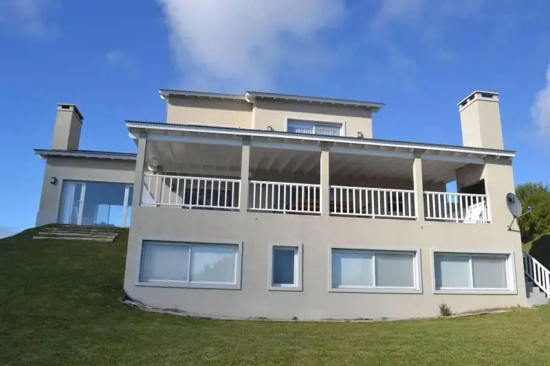 Casa en venta - 4 Dormitorios 4 Baños - 334Mts2 - Costa Esmeralda, Pinamar 2
