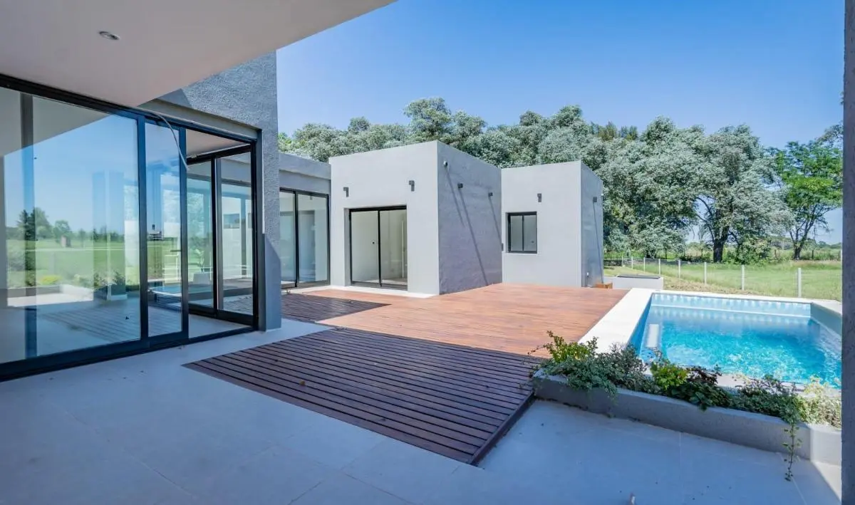 Casa en venta - 3 Dormitorios 2 Baños - Cocheras - 1.155Mts2 - Pilar Centro 2