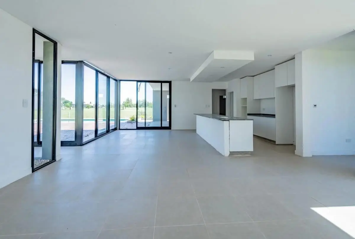 Casa en venta - 3 Dormitorios 2 Baños - Cocheras - 1.155Mts2 - Pilar Centro 3