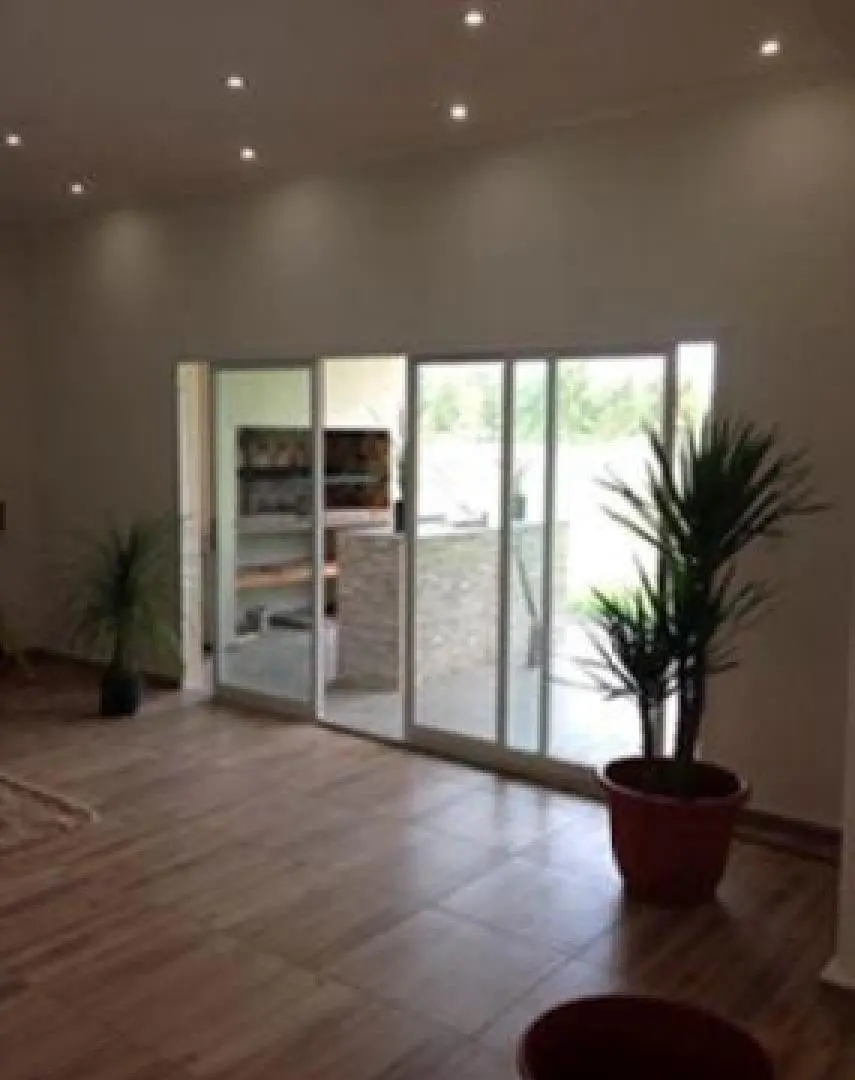 Casa venta 3 dormitorios 2 baños 1 parque  pileta 2560 mts 2 - Estancia Las Malvinas 3