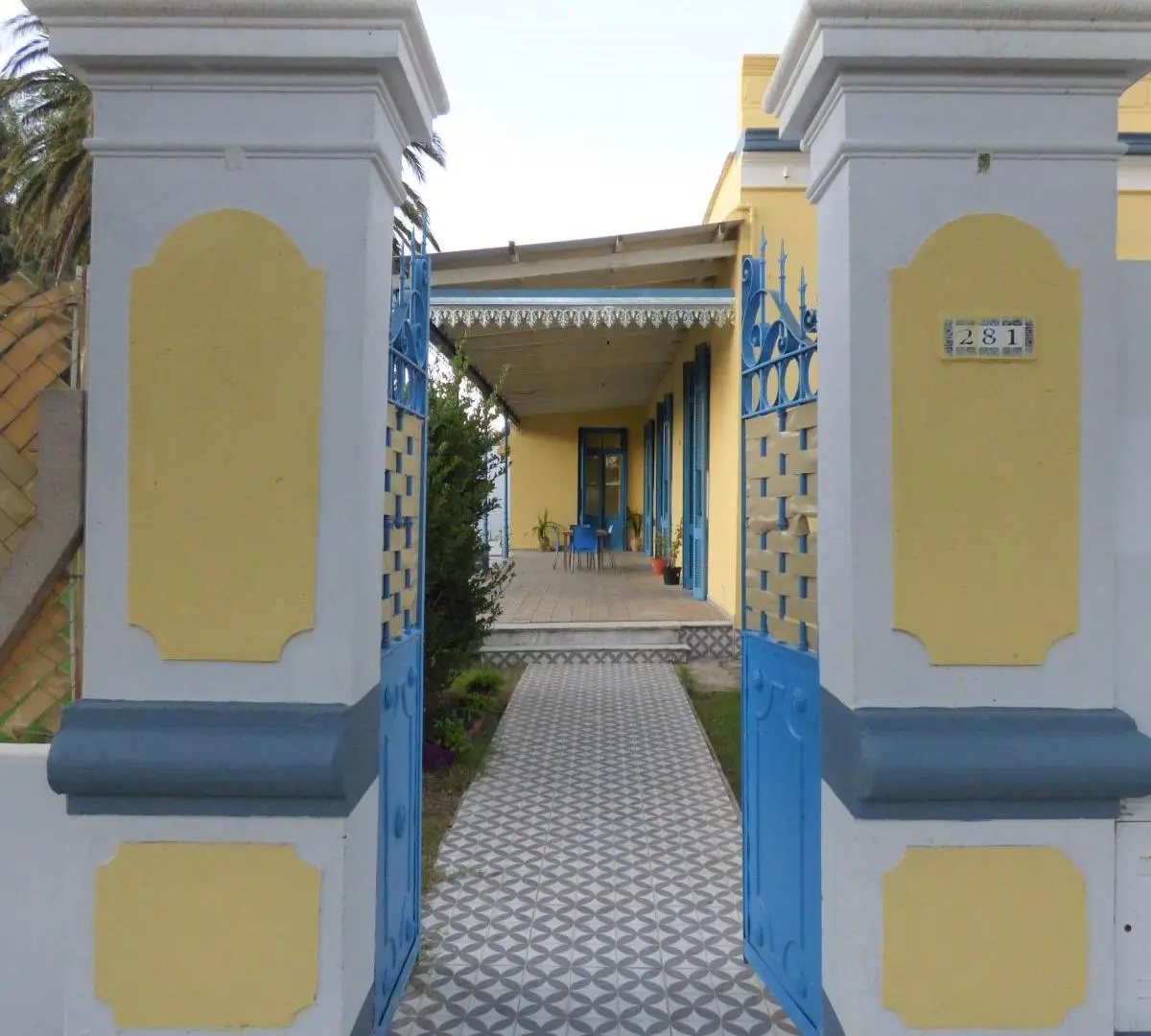 Casa en venta - 3 Dormitorios 2 Baños - 840Mts2 - Uriburu, La Pampa 3
