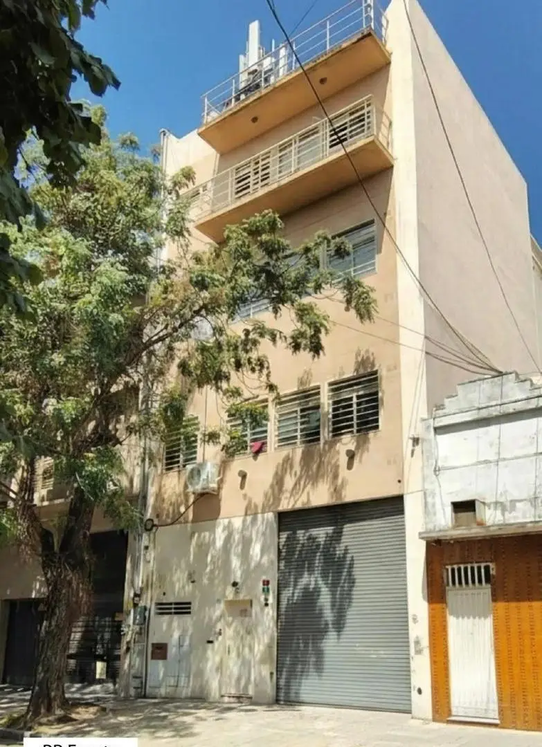 Depósito en venta - 10 Ambientes - 1.200mts2 - Flores 2