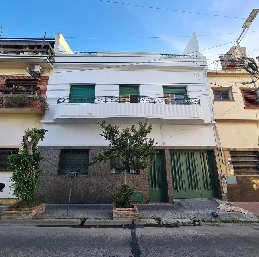 Casa en venta - 4 Dormitorios 2 Baños - 179Mts2 - Avellaneda 3