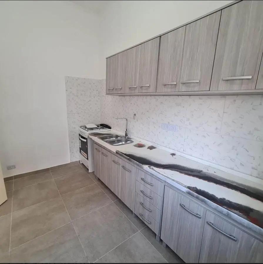 Casa en venta - 4 Dormitorios 2 Baños - 179Mts2 - Avellaneda 4