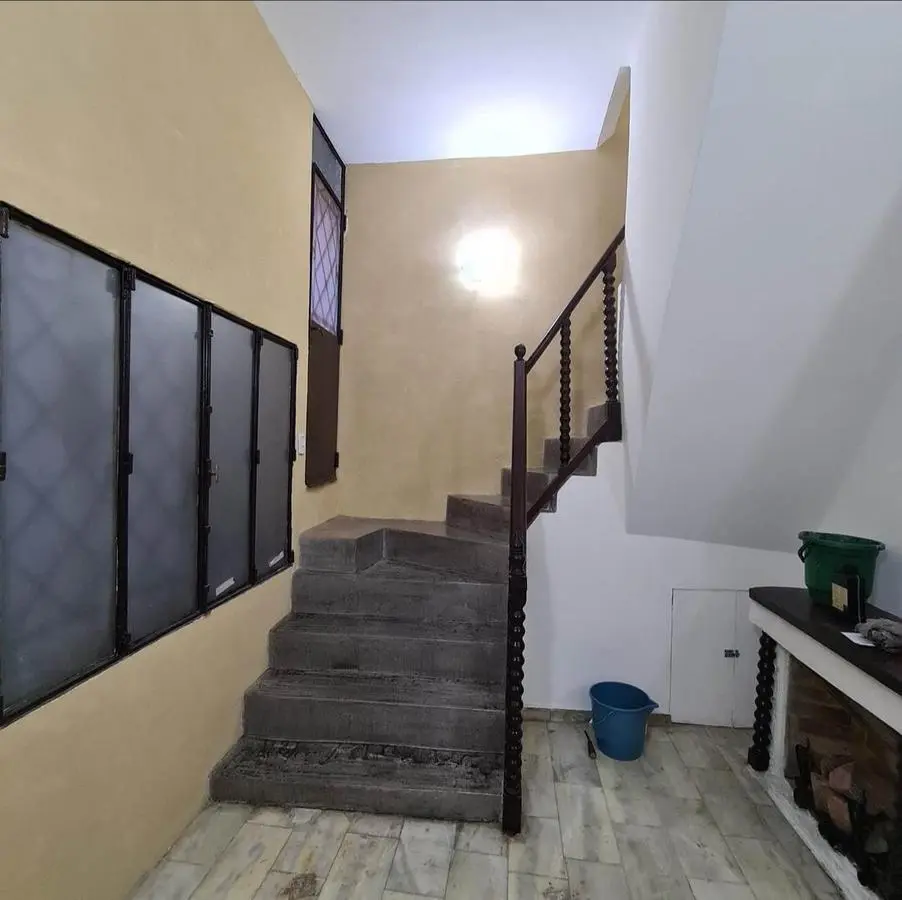 Casa en venta - 4 Dormitorios 2 Baños - 179Mts2 - Avellaneda 2