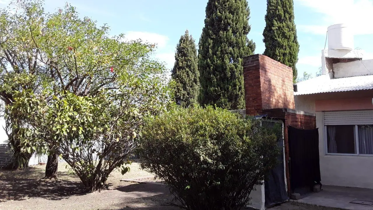 Casa en venta - 3 Dormitorios 2 Baños - Cochera - 960Mts2 - General Arenales 8