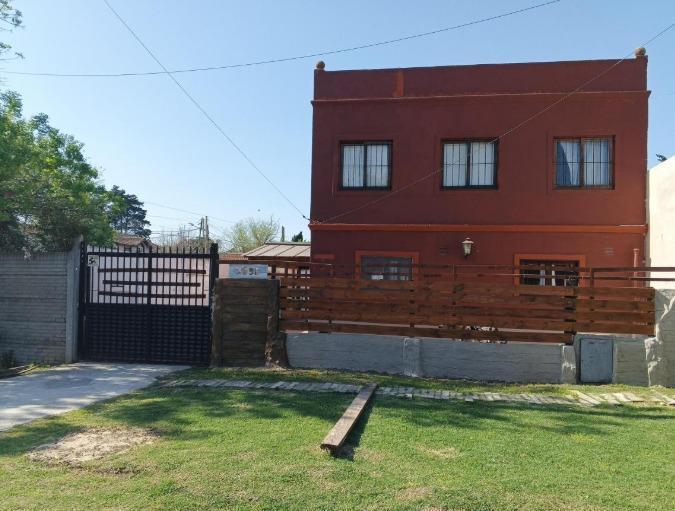 Casa en Venta - 3 Dormitorios 2 Baños - 234Mts2