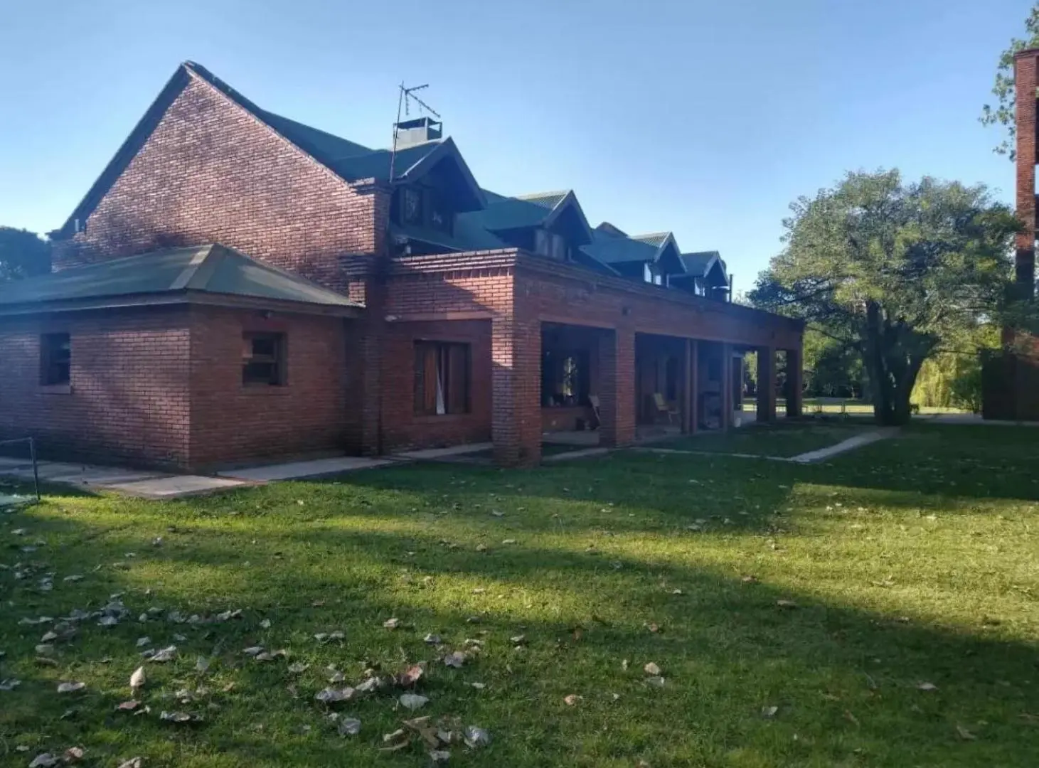 Casa en venta - 4 Dormitorios 4 Baños - 120.000Mts2 - Luján 3