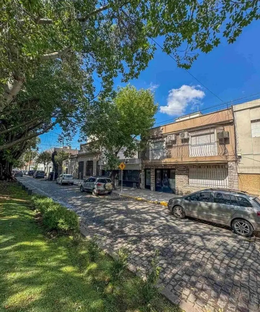 PH en venta - 5 Dormitorios 2 Baños - Parque Avellaneda 3