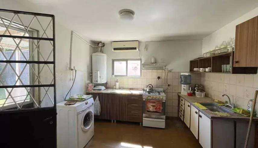 Casa en venta - 2 Dormitorios 1 Baño - Cocheras - 400Mts2 - Luján 4