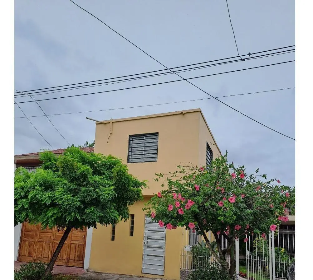 Casa en venta - 6 Dormitorios 3 Baños - 280Mts2 - Villa La Florida, Quilmes 2