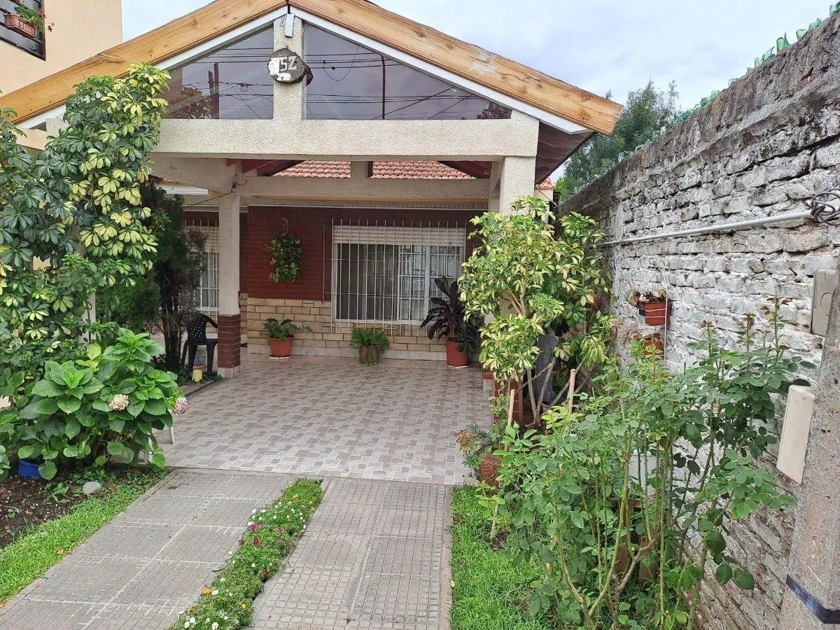 Casa en venta - 6 Dormitorios 3 Baños - 280Mts2 - Villa La Florida, Quilmes 1
