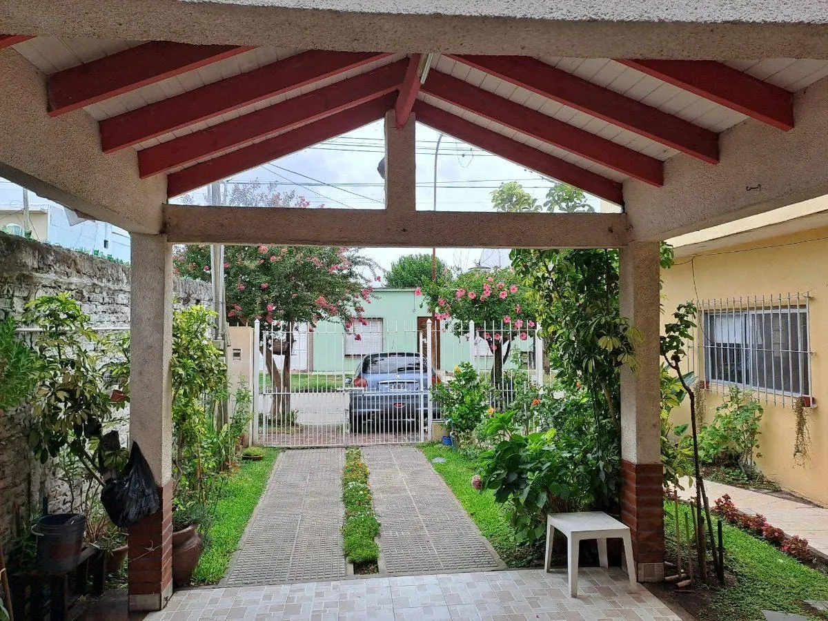 Casa en venta - 6 Dormitorios 3 Baños - 280Mts2 - Villa La Florida, Quilmes 3
