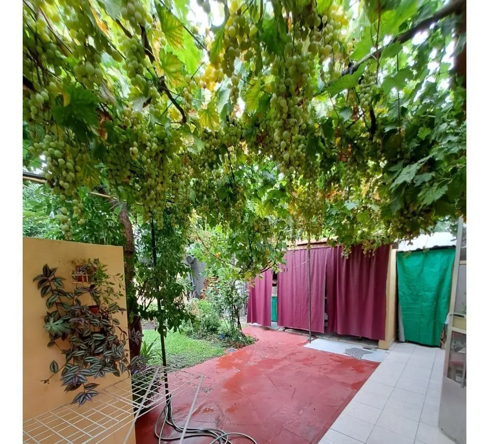 Casa en venta - 6 Dormitorios 3 Baños - 280Mts2 - Villa La Florida, Quilmes 4