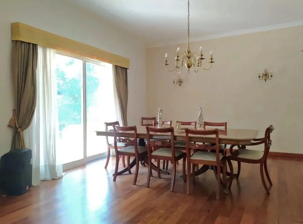 Casa venta - 5 dormitorios 5 baños - 2400mts2 totales - Abril Club De Campo 3