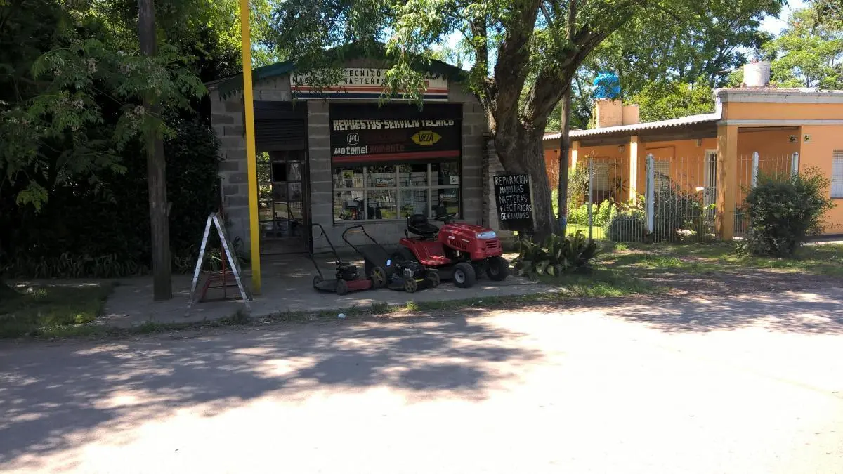 Casa en venta - 3 Dormitorios 2 Baños - 1.700Mts2 - Moreno 8