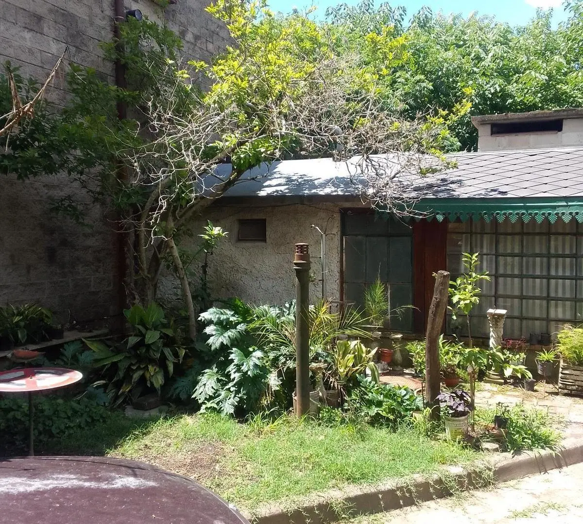 Casa en venta - 3 Dormitorios 2 Baños - 1.700Mts2 - Moreno 5