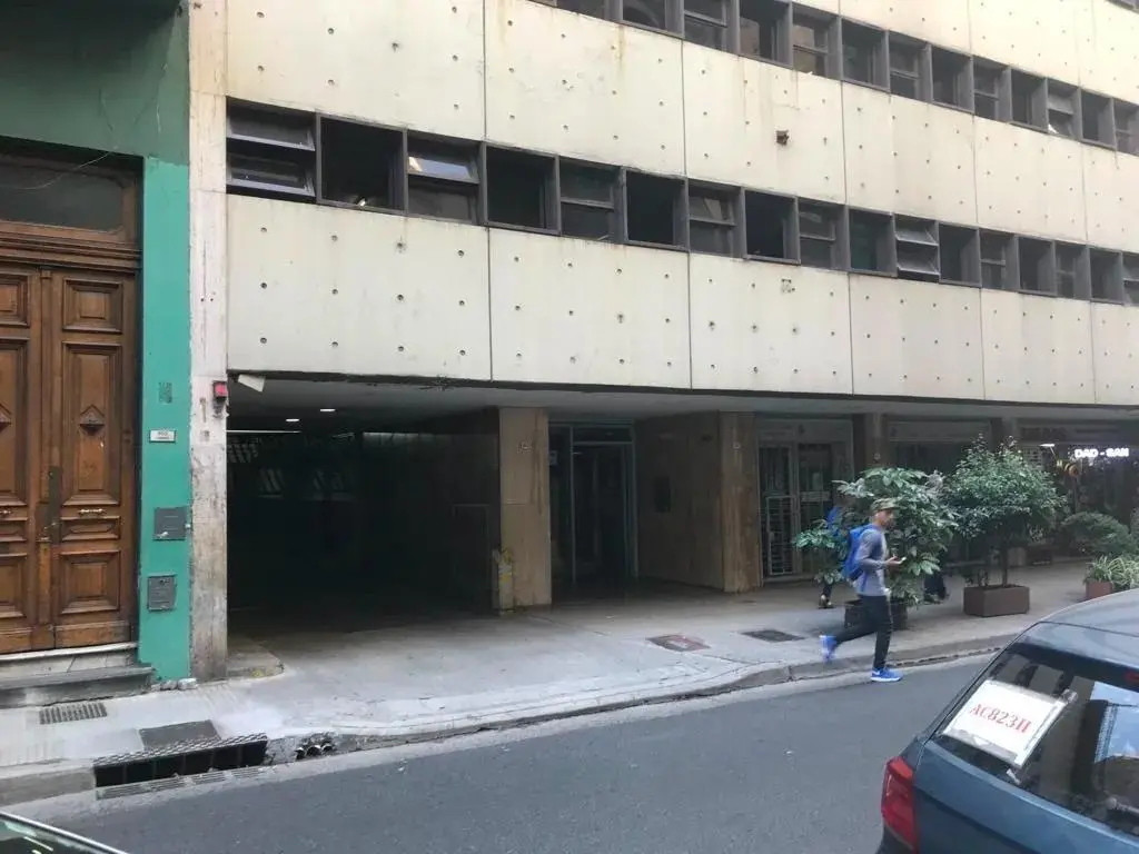 Cochera en venta - 11Mts2 - Monserrat 3