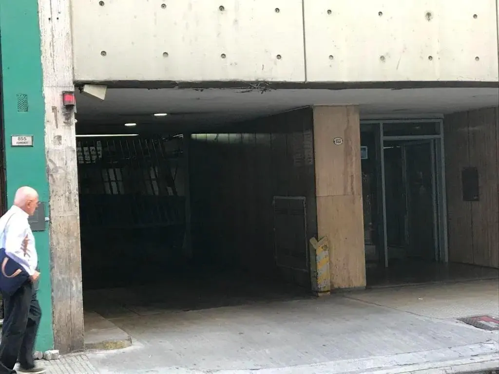 Cochera en venta - 11Mts2 - Monserrat 5