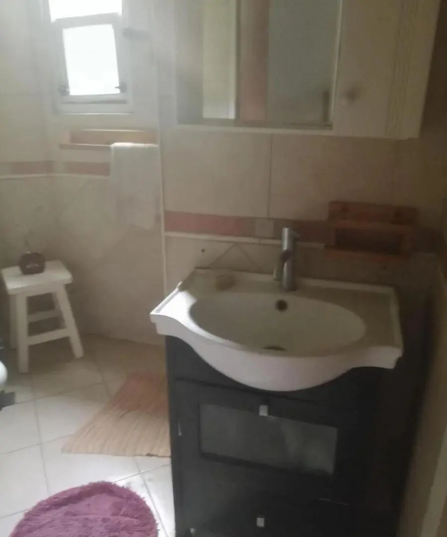 Casa en venta - 5 Dormitorios 5 Baños - Glew 1