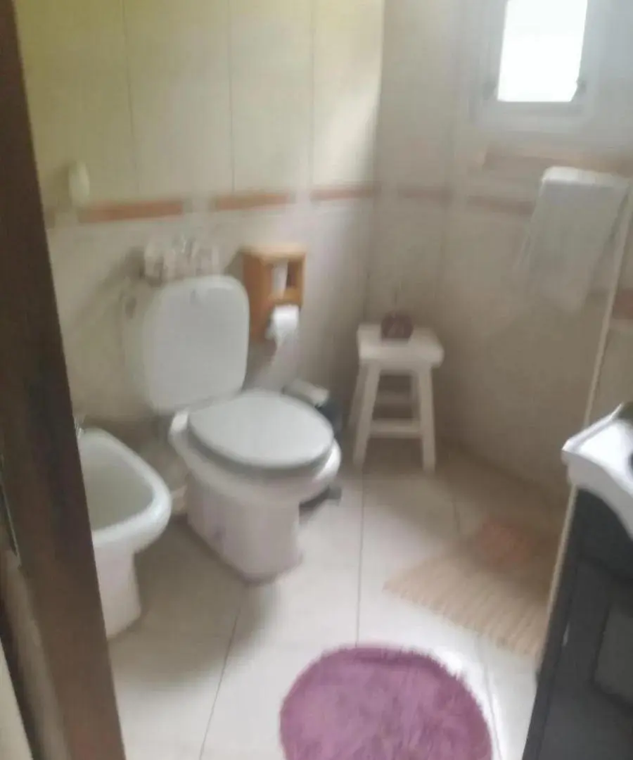 Casa en venta - 5 Dormitorios 5 Baños - Glew 5