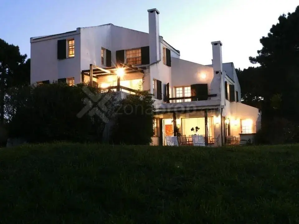 Casa en venta - 3 Dormitorios 4 Baños - Pinamar 4