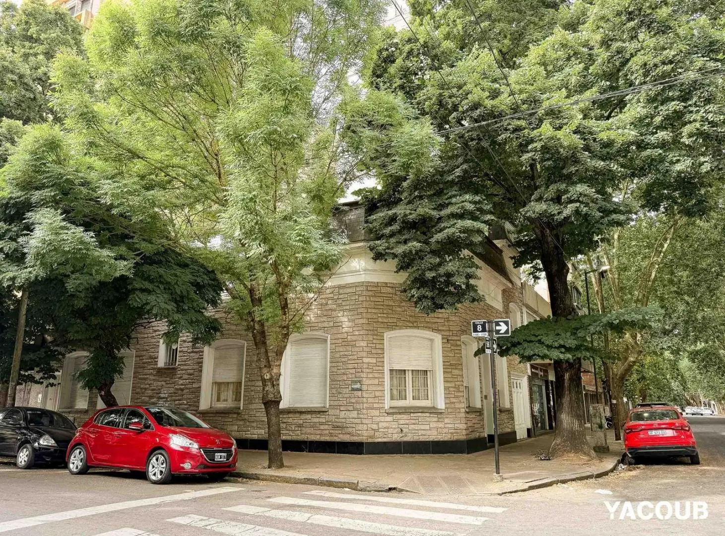PH en venta - 4 Dormitorios 2 Baños - Cochera - 255Mts2 - La Plata 2
