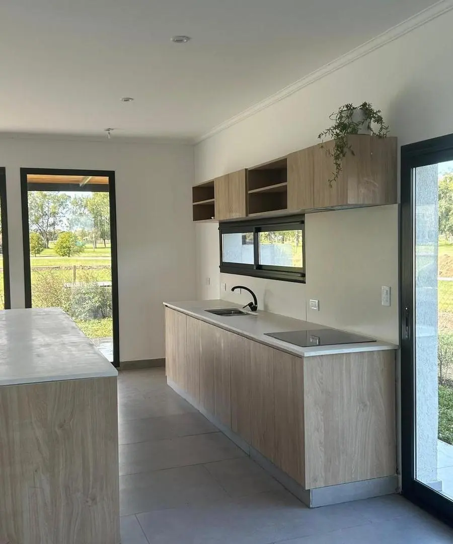 Casa en venta - 2 Dormitorios 3 Baños - Longchamps 2