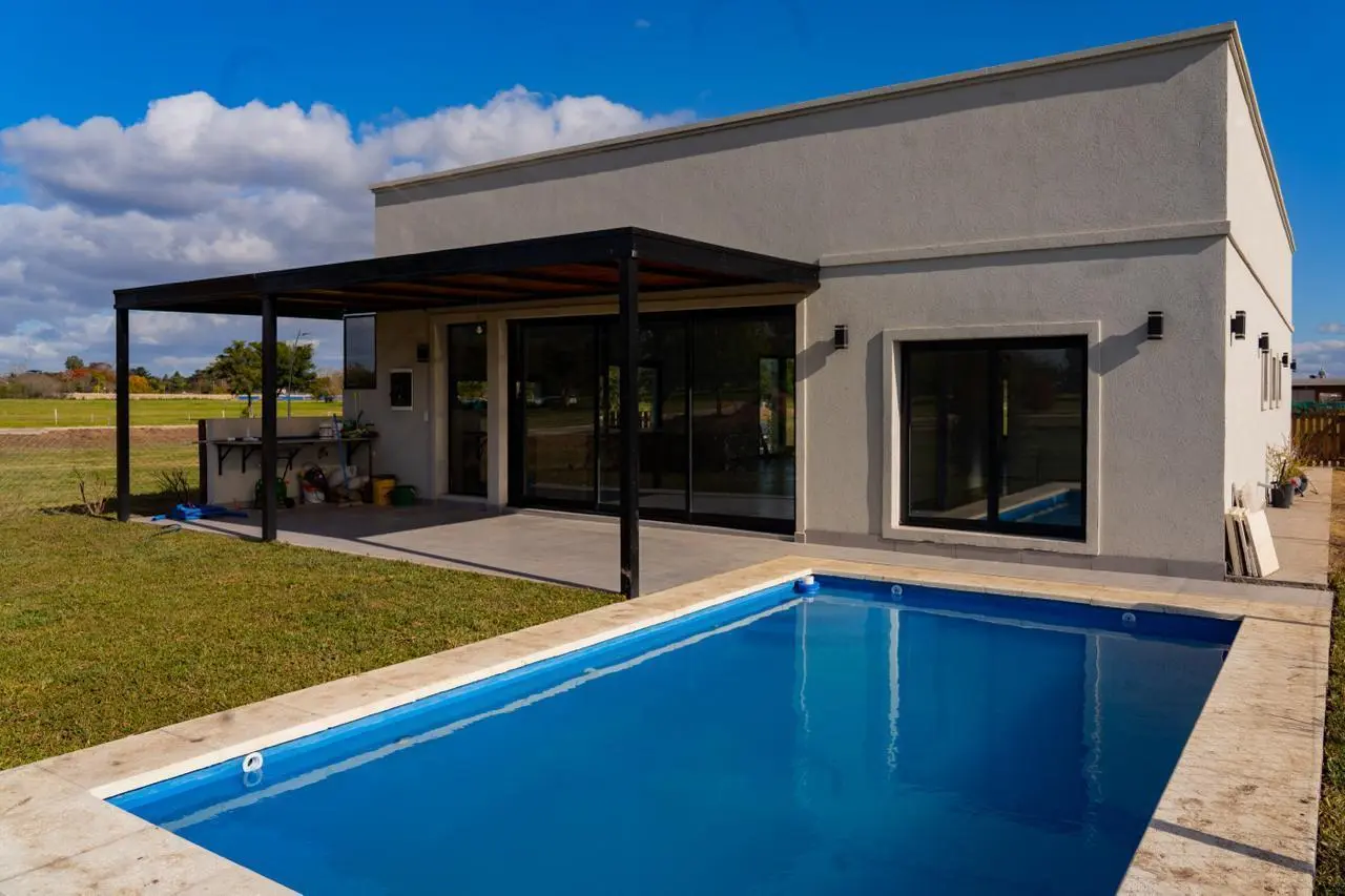 Casa en venta - 2 Dormitorios 3 Baños - Longchamps 3