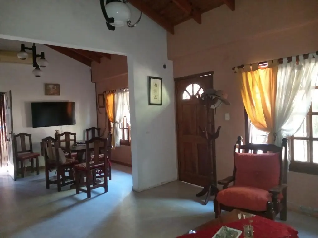 Casa en venta - 2 Dormitorios 1 Baño - Cochera - 273Mts2 - Berazategui 2
