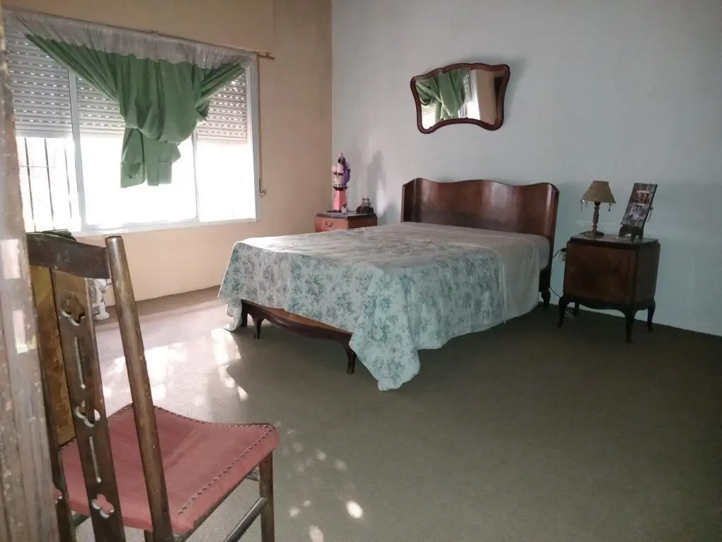 Casa en venta - 2 Dormitorios 1 Baño - Cochera - 273Mts2 - Berazategui 4