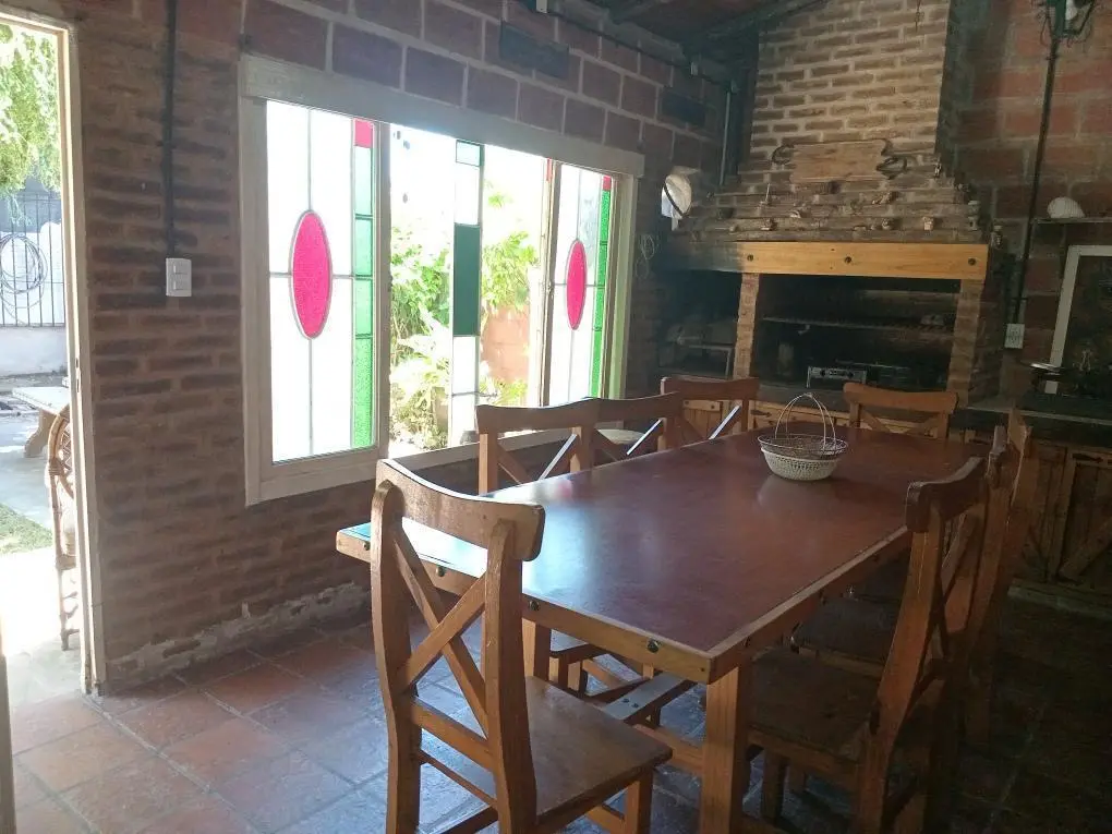 Casa en venta - 2 Dormitorios 1 Baño - Cochera - 273Mts2 - Berazategui 5