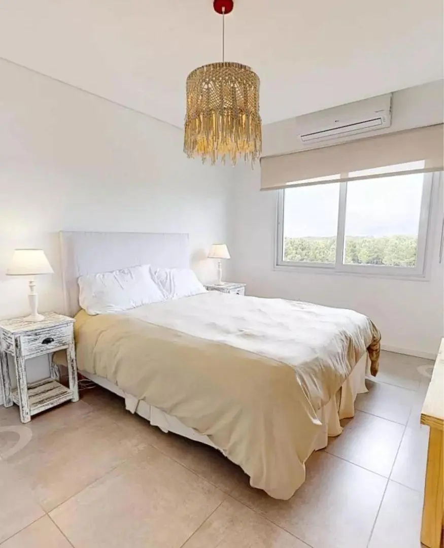 Casa en venta - 2 Dormitorios 2 Baños - Cochera - 95Mts2 - Pinamar 2