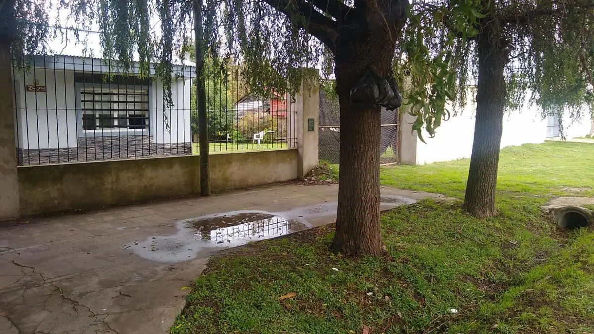 Casa en venta - 2 dormitorios 1 baño - Cocheras - 80mts2 - Los Hornos, La Plata 4