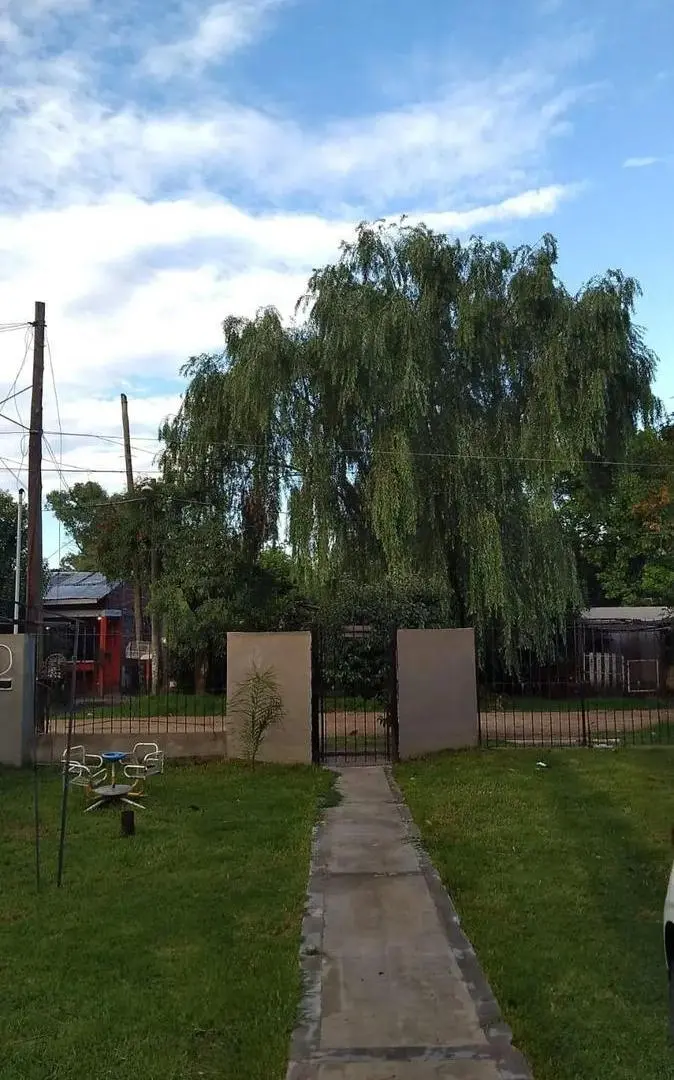 Casa en venta - 3 Dormitorios 1 Baño - Ezeiza 2