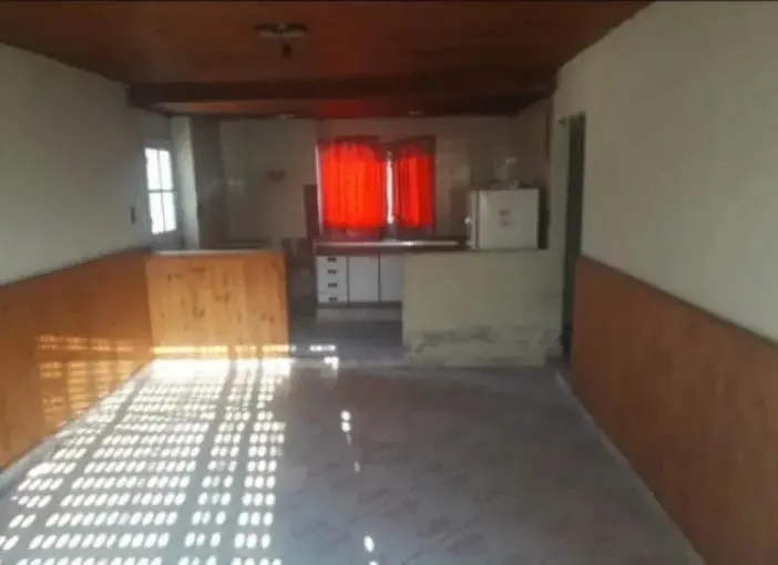 Casa en venta - 4 Dormitorios 2 Baños - Morón 2